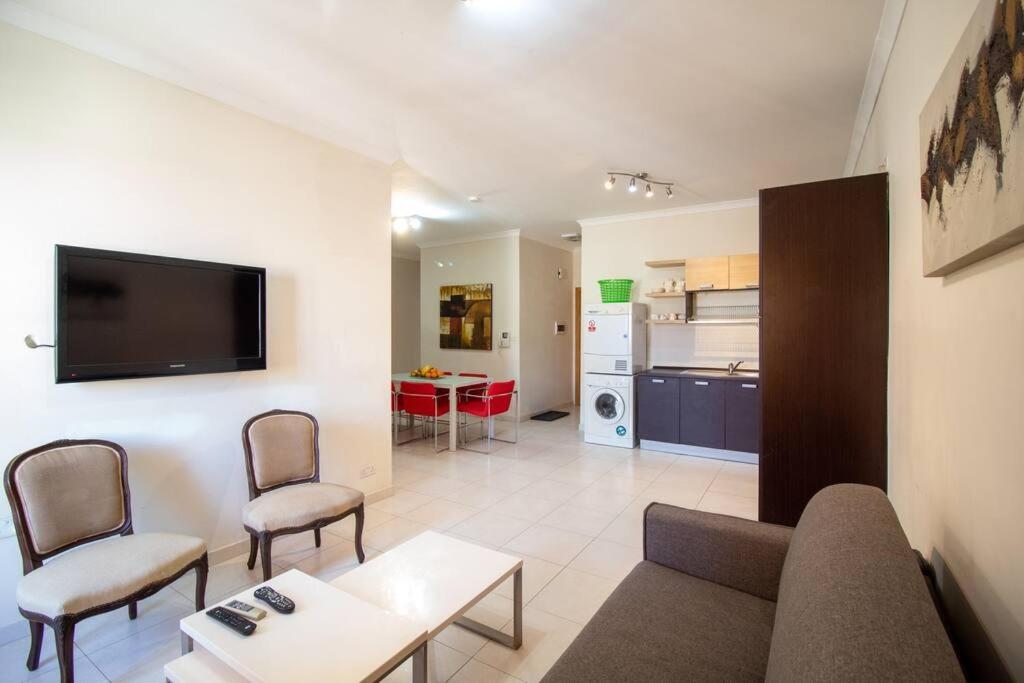 Modern Apt In The Heart Of Maltese Nightlife Saint Julian's エクステリア 写真